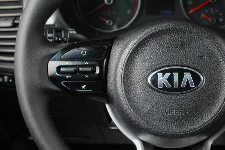 KIA Rio 14 из 18