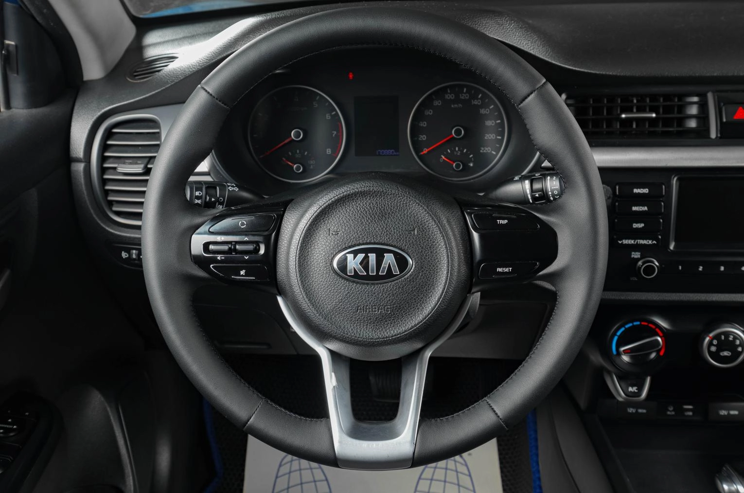 KIA Rio 13 из 18