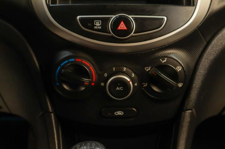Hyundai Solaris 10 из 13