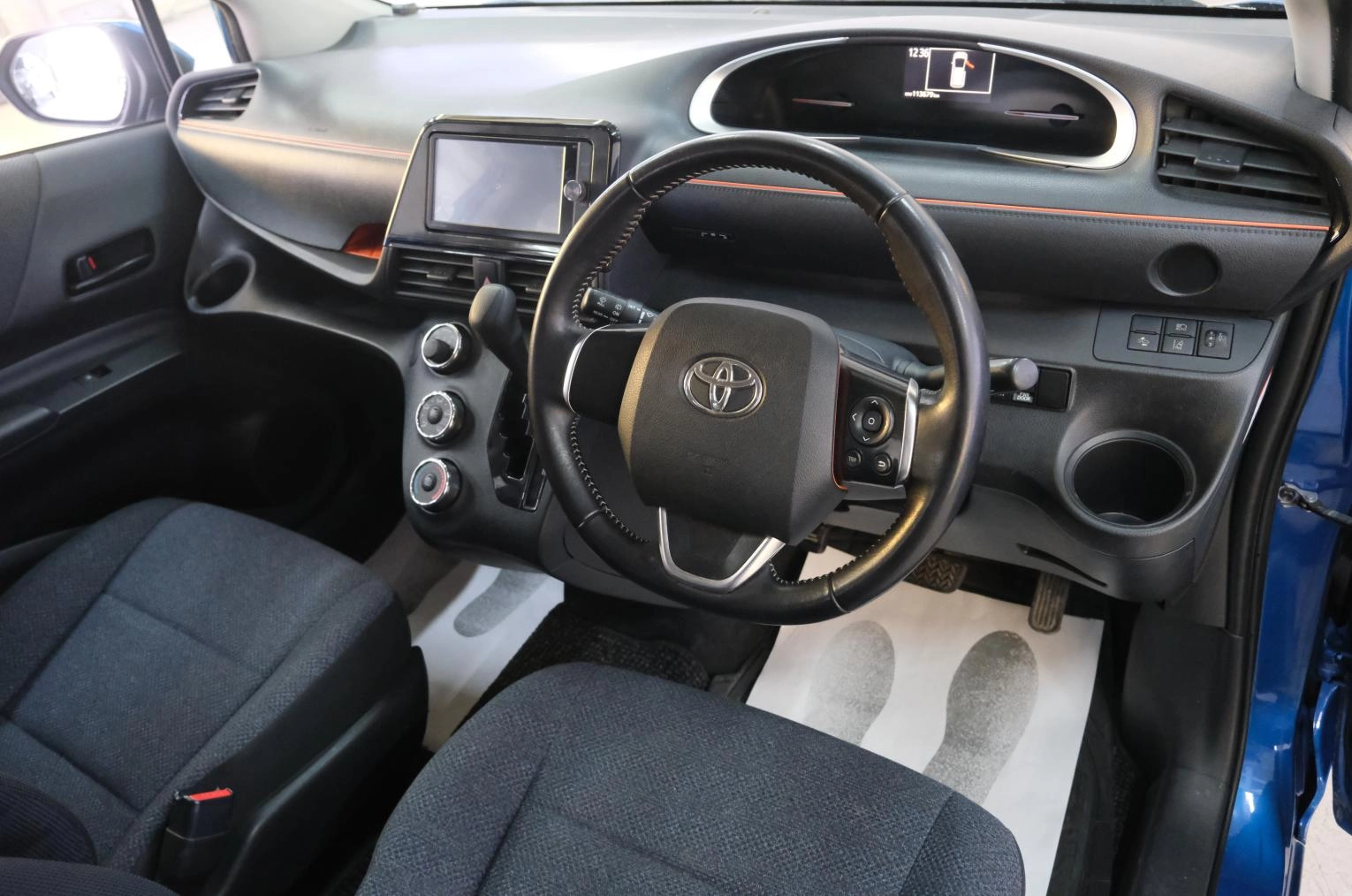 Toyota Sienta 10 из 21