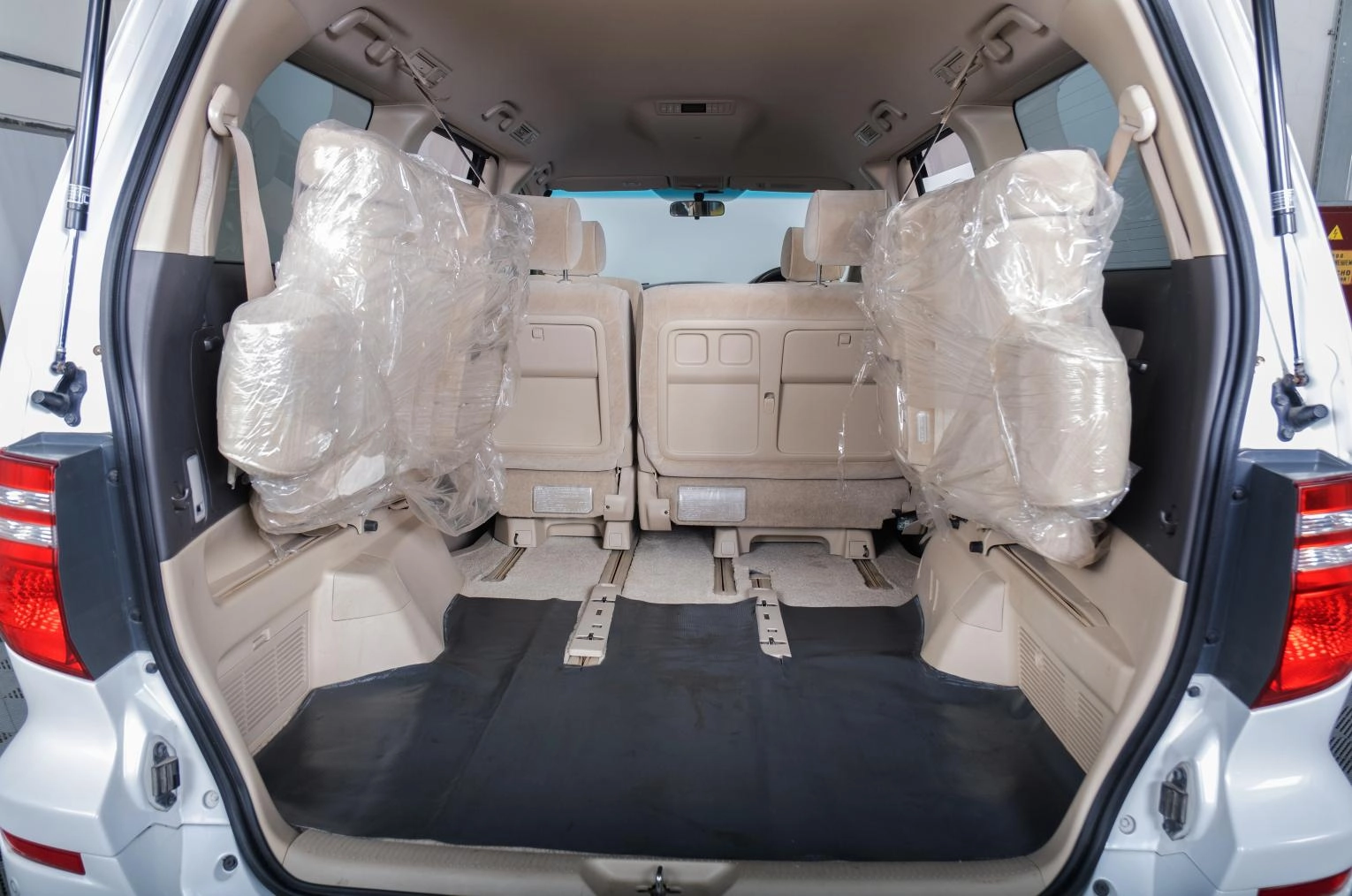 Toyota Alphard 18 из 18
