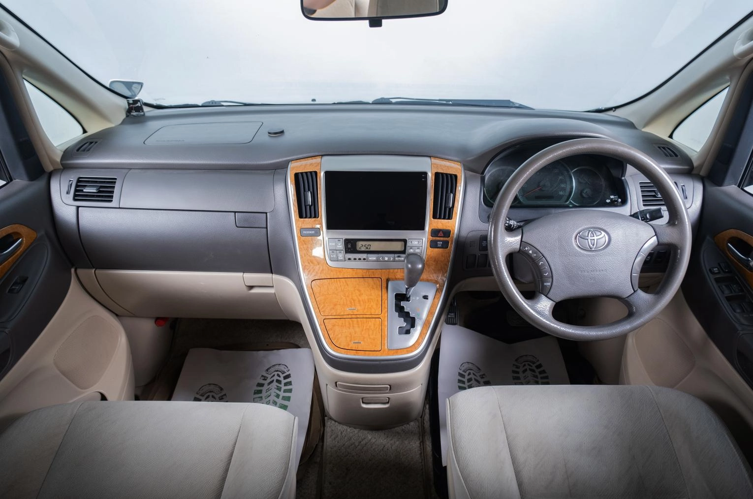 Toyota Alphard 10 из 18
