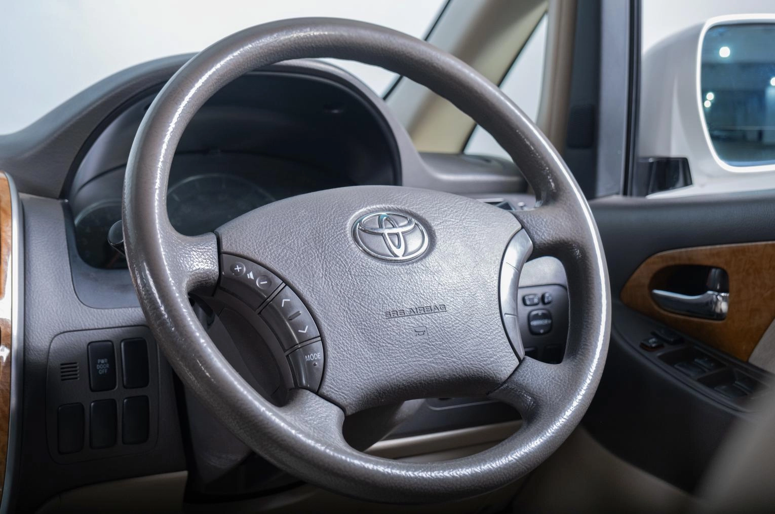 Toyota Alphard 13 из 18