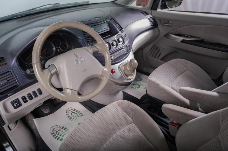 Mitsubishi Grandis 8 из 18