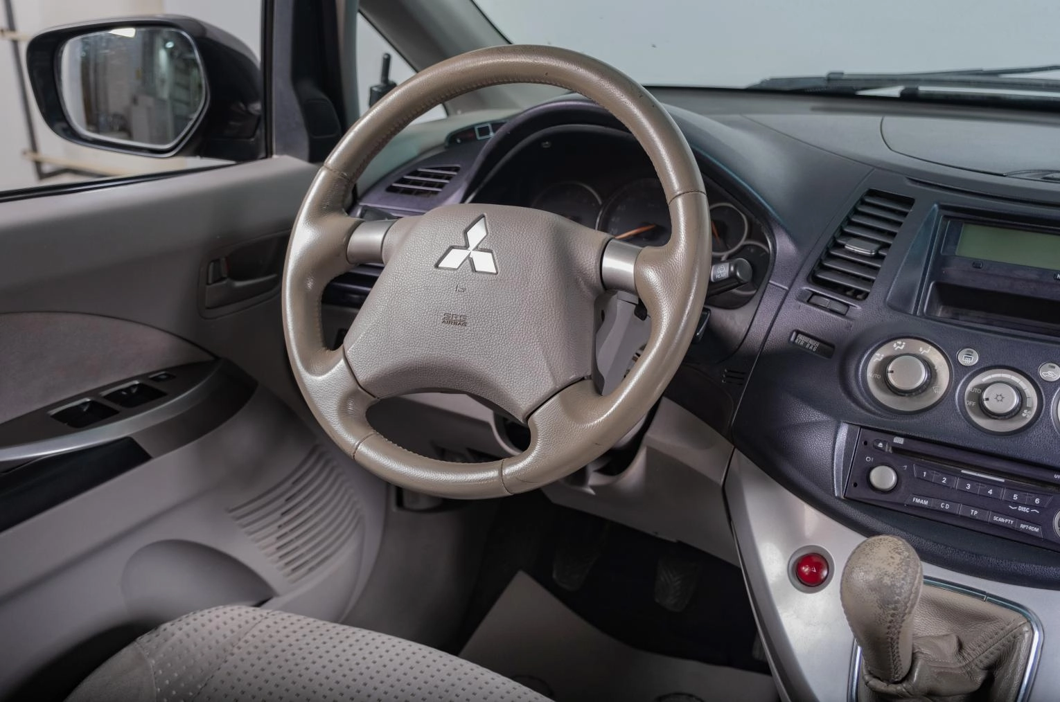 Mitsubishi Grandis 9 из 18