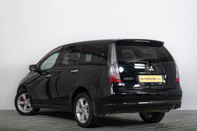 Mitsubishi Grandis 5 из 6