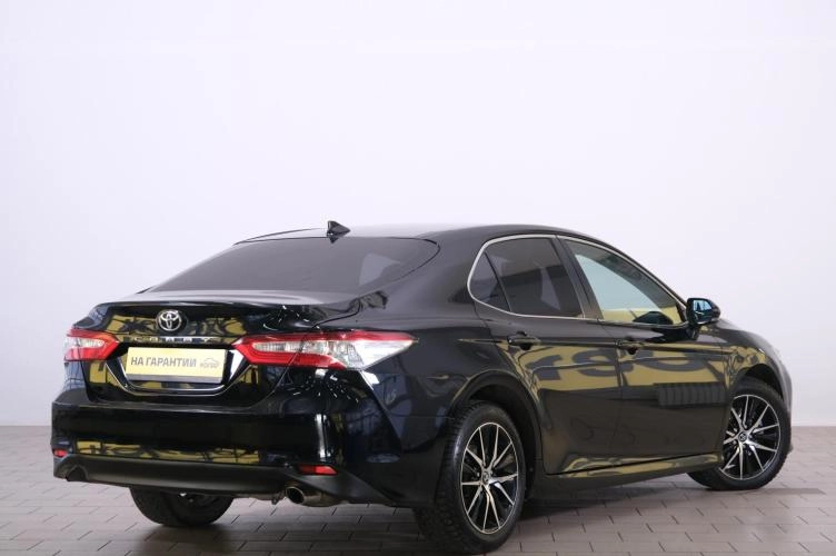 Toyota Camry 6 из 6