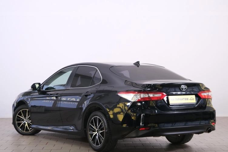 Toyota Camry 4 из 6