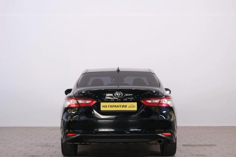 Toyota Camry 5 из 6