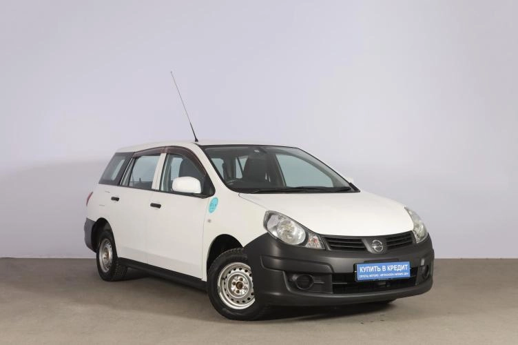 Nissan AD 1 из 6