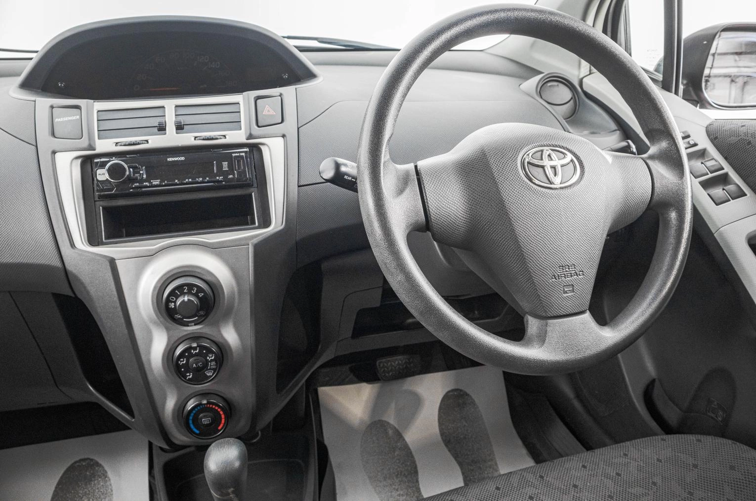 Toyota Vitz 14 из 23