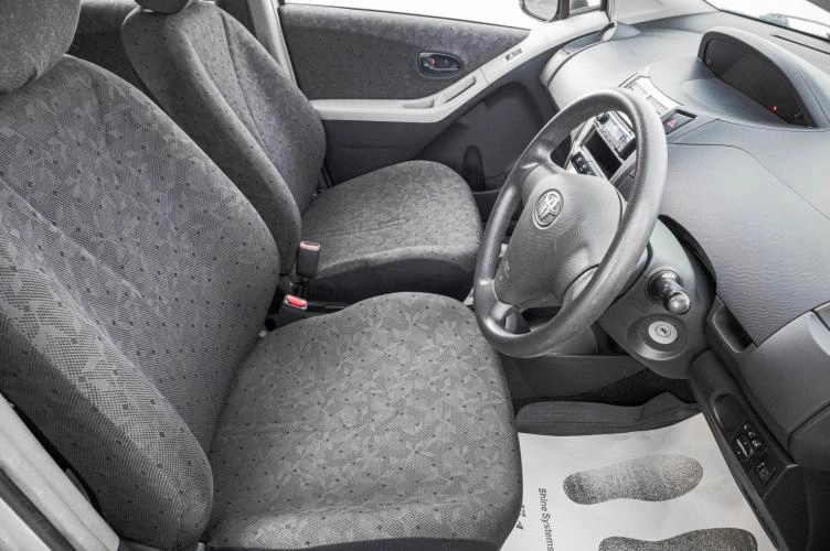 Toyota Vitz 10 из 23