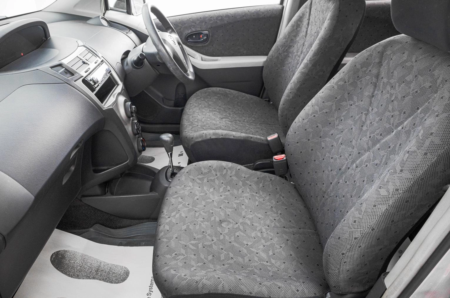 Toyota Vitz 20 из 23