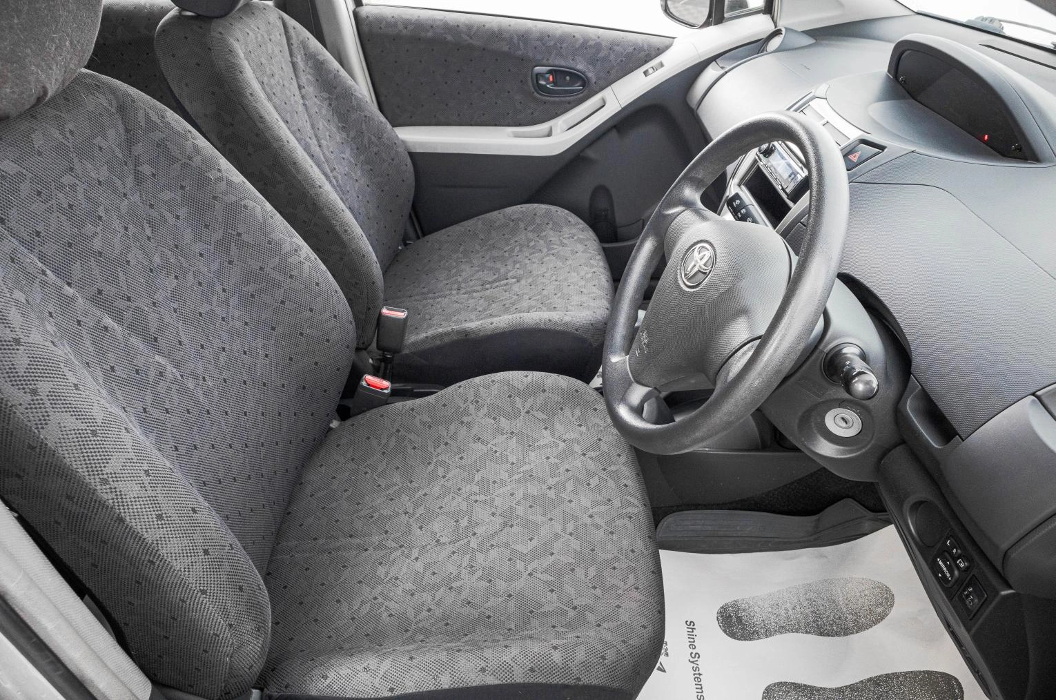 Toyota Vitz 10 из 23