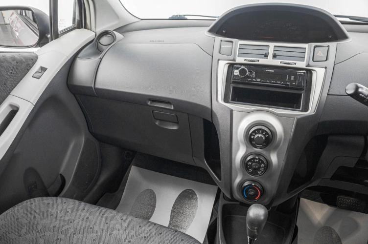 Toyota Vitz 19 из 23