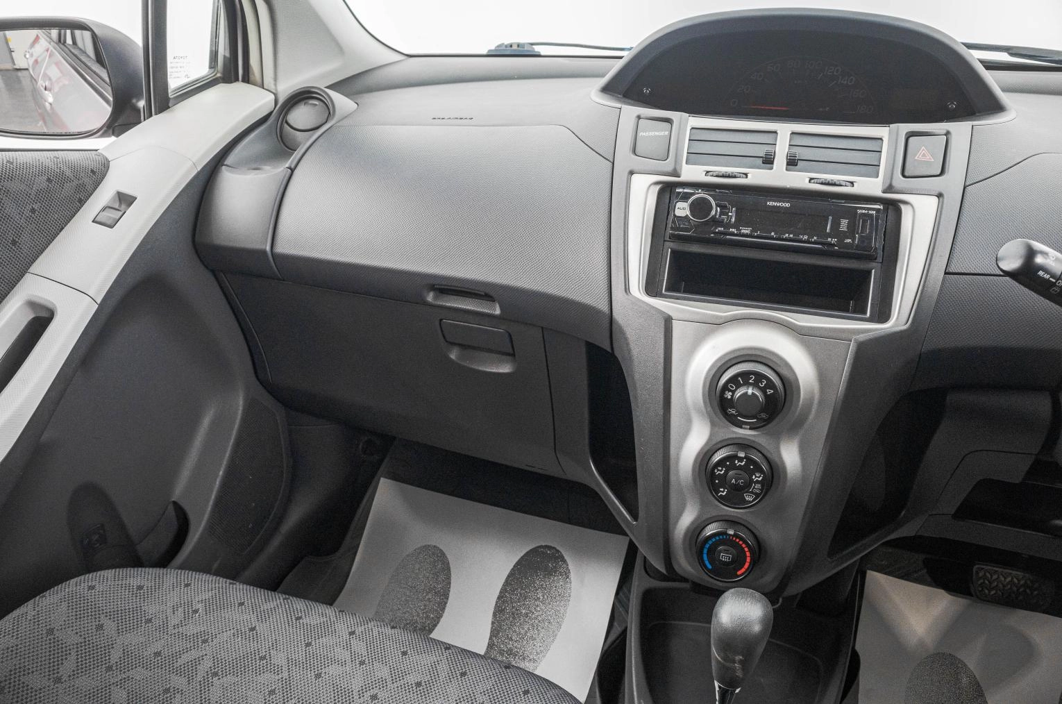 Toyota Vitz 19 из 23
