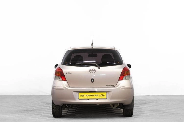 Toyota Vitz 5 из 6