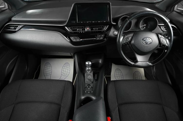 Toyota C-HR 12 из 19