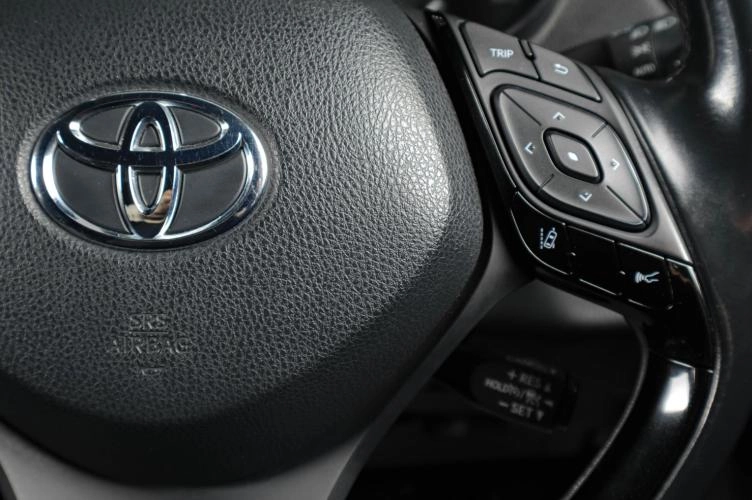 Toyota C-HR 15 из 19