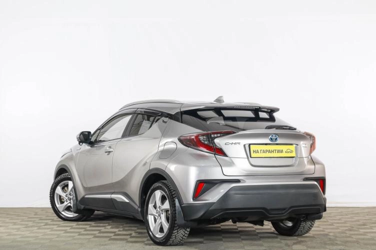 Toyota C-HR 4 из 6