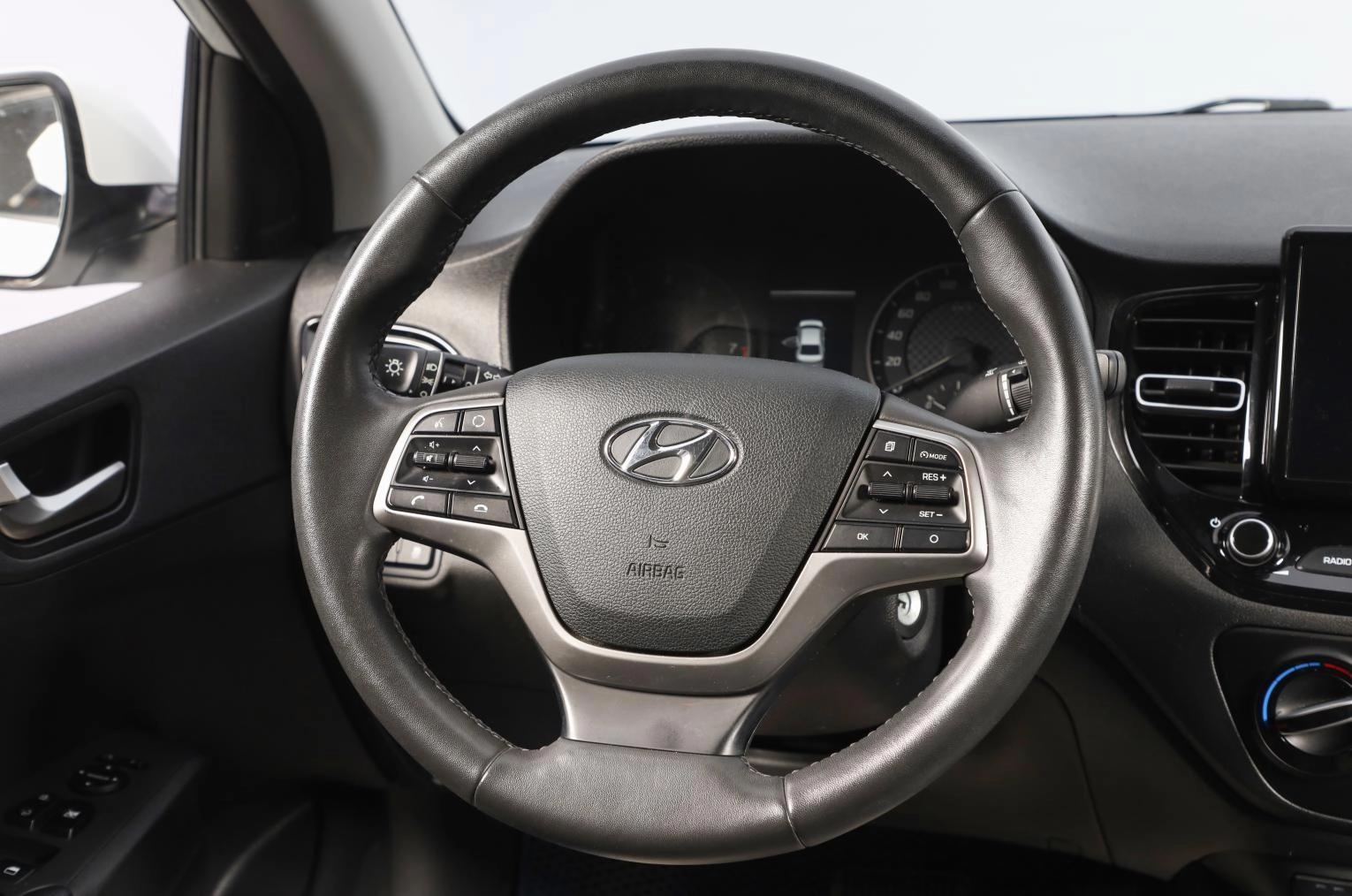 Hyundai Solaris 11 из 17