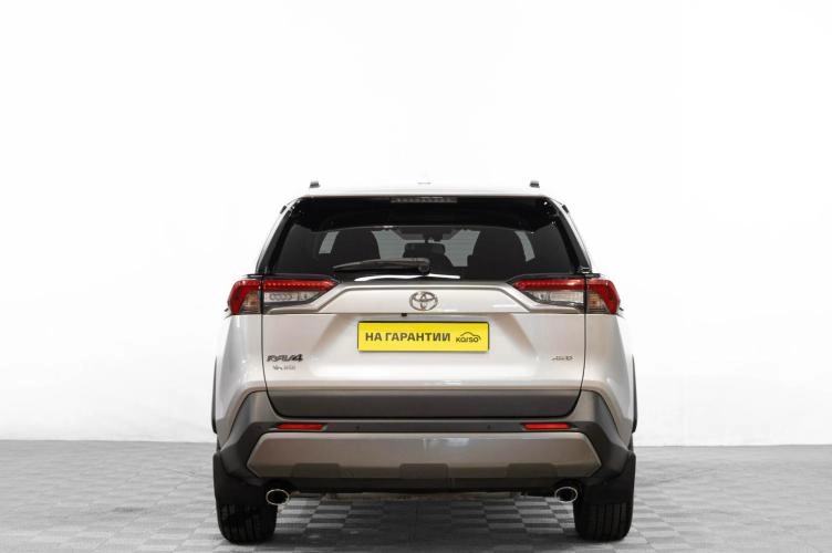 Toyota RAV4 5 из 6