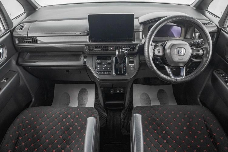 Honda Stepwgn 9 из 26