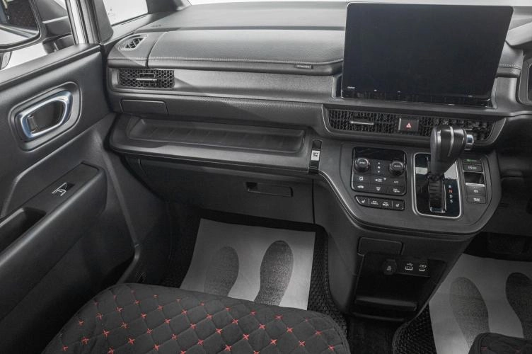 Honda Stepwgn 20 из 26