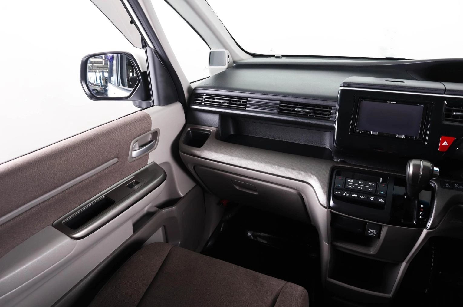 Honda Stepwgn 15 из 25