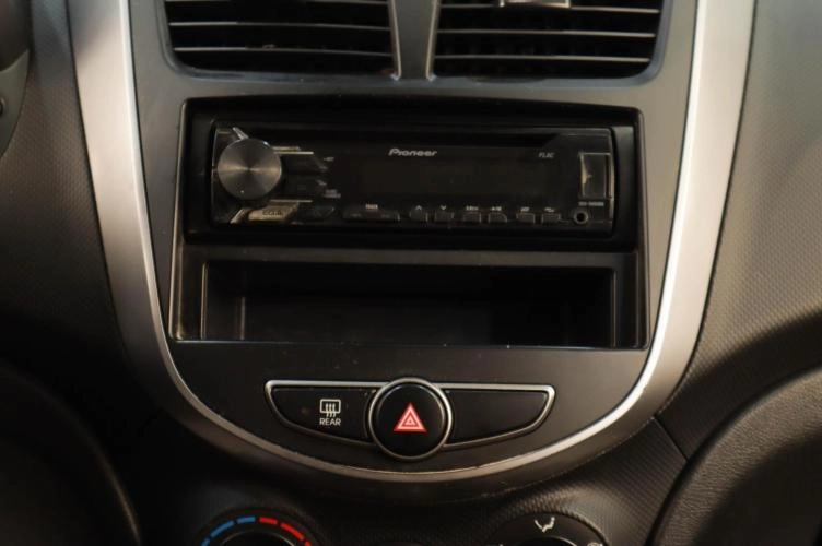 Hyundai Solaris 11 из 13