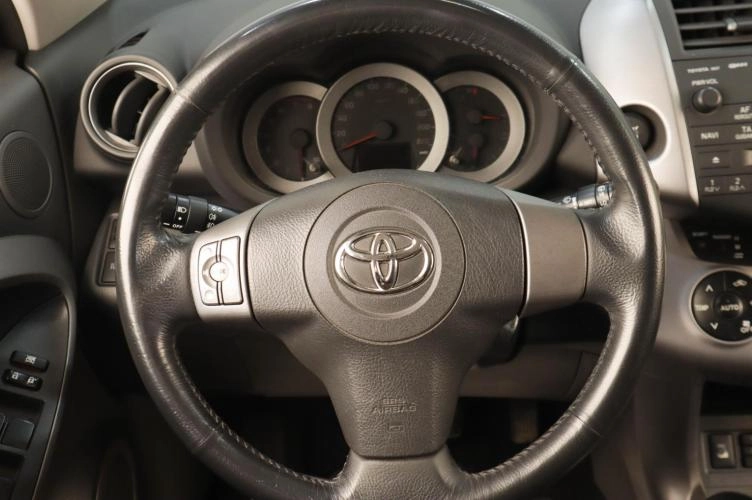 Toyota RAV4 12 из 19