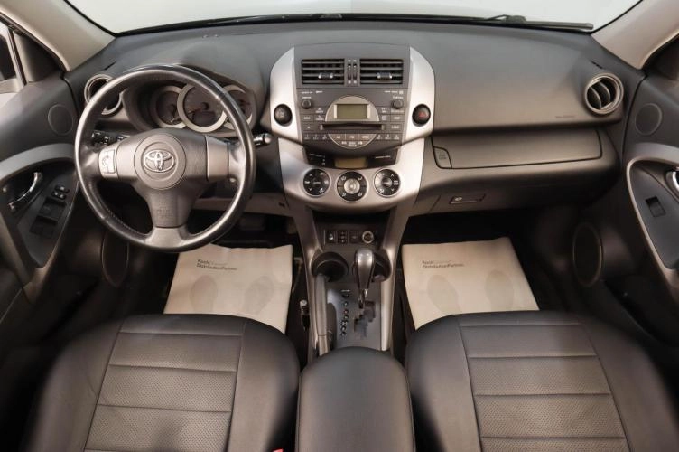 Toyota RAV4 8 из 19