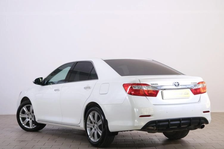 Toyota Camry 4 из 6