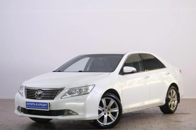 Toyota Camry 3 из 6