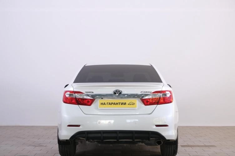 Toyota Camry 5 из 6
