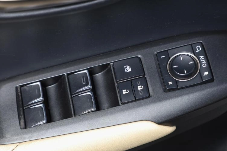 Lexus NX 15 из 18