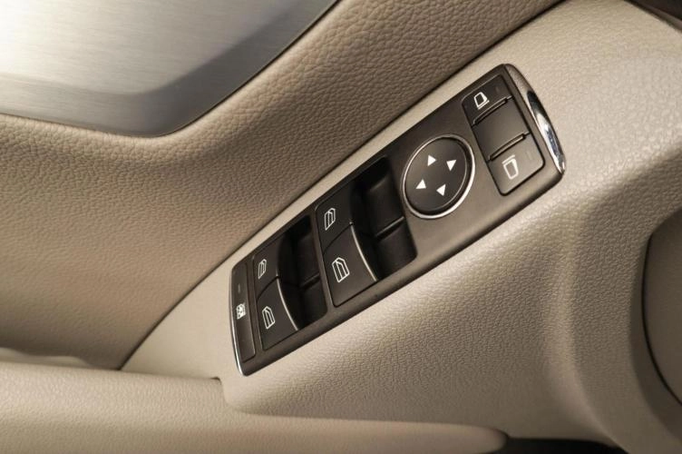 Mercedes-Benz C-класс 7 из 19