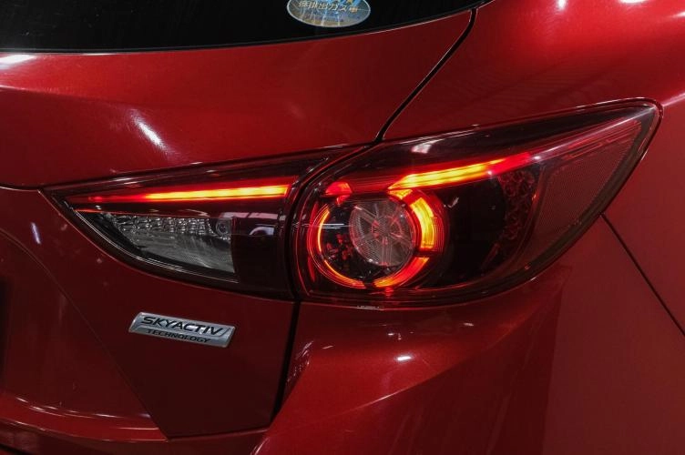 Mazda Axela 8 из 32