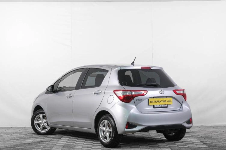 Toyota Vitz 4 из 6