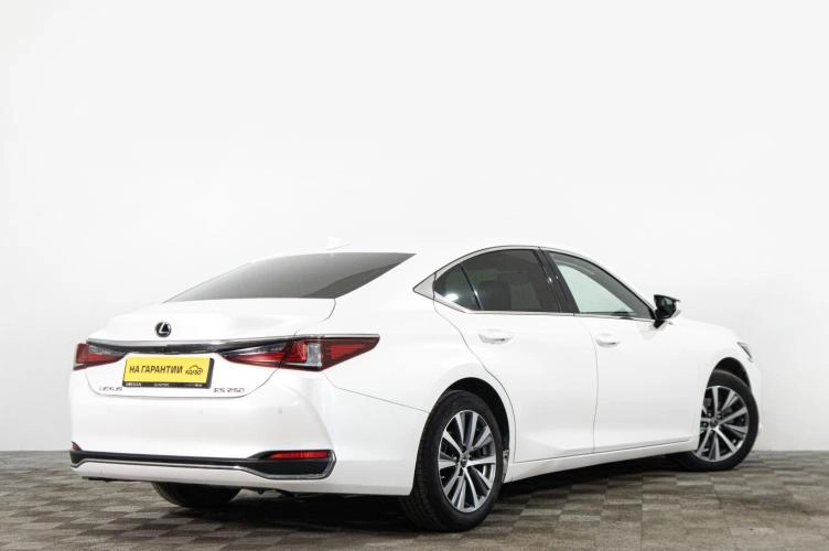 Lexus ES 6 из 6