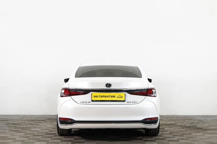 Lexus ES 5 из 6
