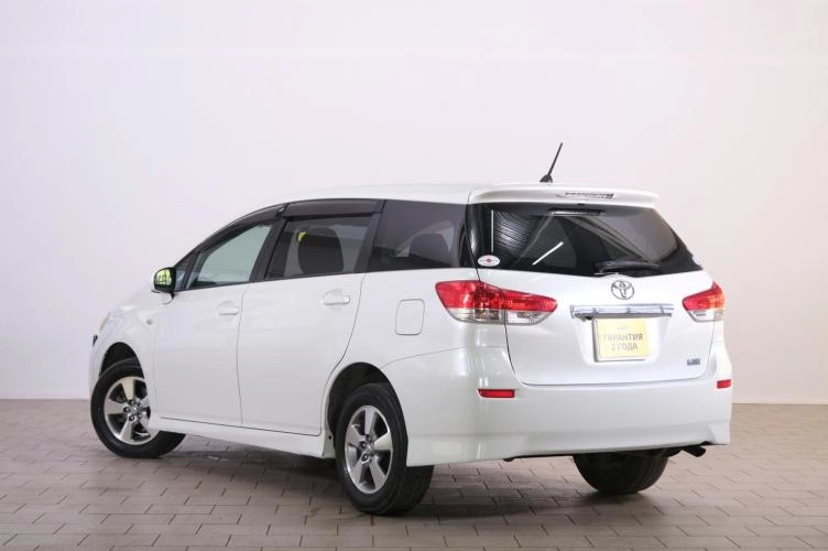 Toyota Wish 4 из 6