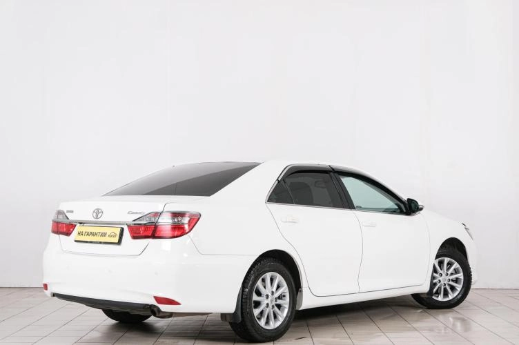 Toyota Camry 6 из 6