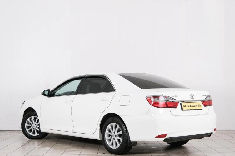 Toyota Camry 4 из 6
