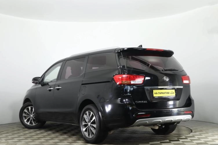 KIA Carnival 6 из 6