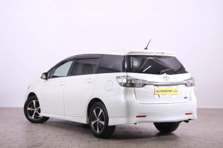 Toyota Wish 4 из 6