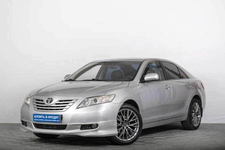 Toyota Camry 2 из 6