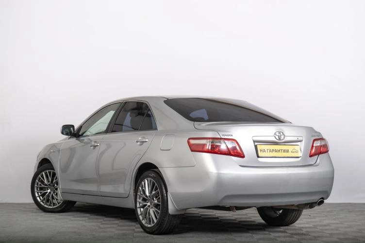 Toyota Camry 5 из 6