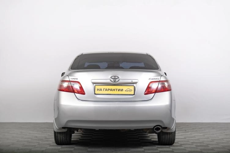 Toyota Camry 4 из 6