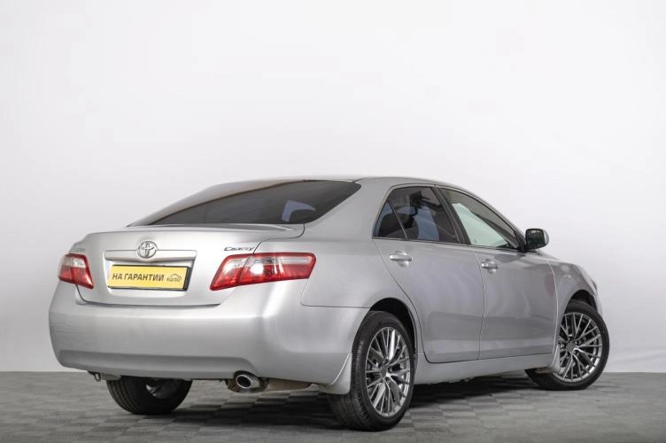 Toyota Camry 6 из 6